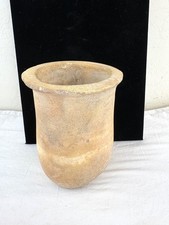 Antico vaso in pietra di