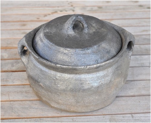 Antica pentola con - , coperchio
