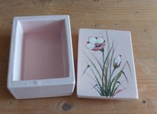 Scatola in ceramica rosa con coperchio