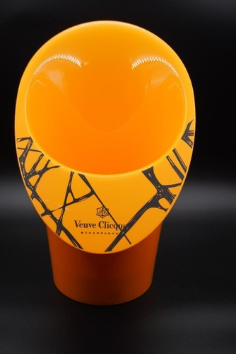 Veuve clicquot champagne - clicquot,