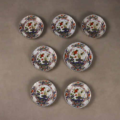 Gruppo sette piatti - di,