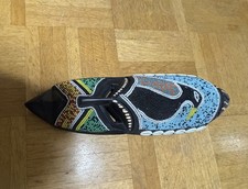 Maschera di perle in legno