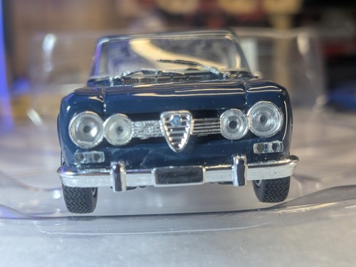 Die cast alfa romeo - 1:43,