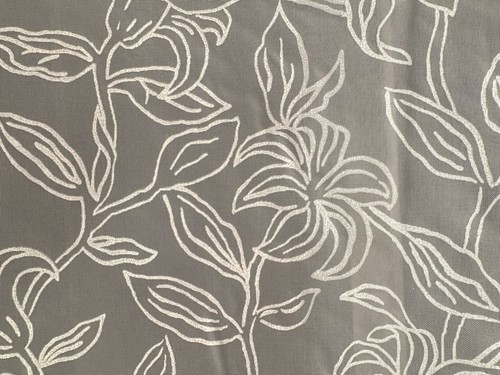 Tessuto voile floreale bianco