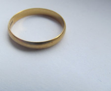 Anello vintage in oro 18 kt.   1,74 g. Taglia N1/2.  Larghezza 3,1 mm.