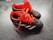 scarpa bimbo  Adidas predator numero 32  nuovissime !!! nero- arancio fluo
