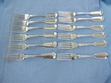 UN ANTICO SET DI DODICI