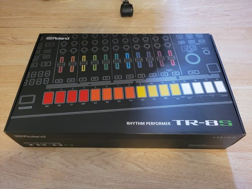 Roland aira rhythm - tr-8s,