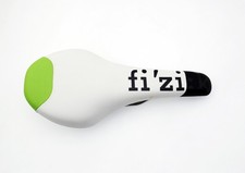 Sella bici ciclocross Fizik Tundra 2 strada MTB eBike sella bianca con guide Kium