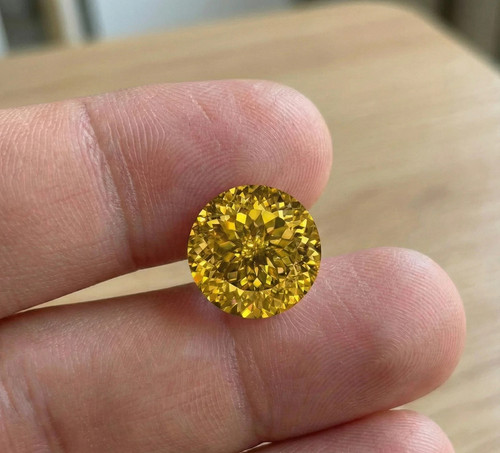 Raro diamante moissanite