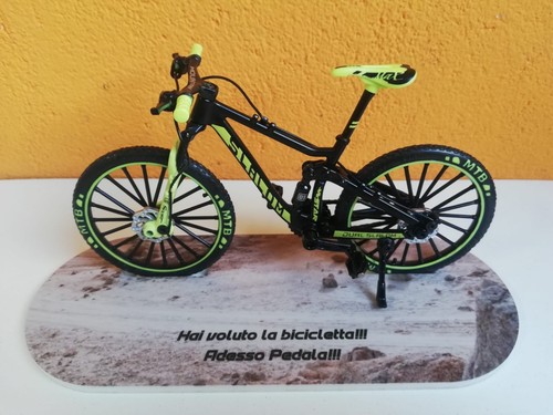 Bicicletta miniatura - in,