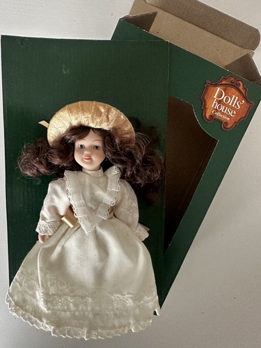 Vintage dolls house - vintage,