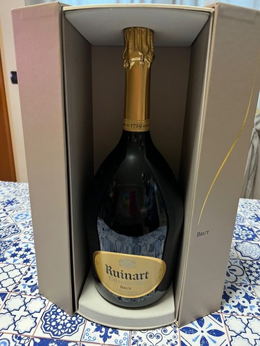 Champagne de ruinart - “r”,