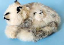 Statua di gatto madre con