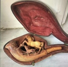 Antico Bocchino di Sepiolite del Mar Nero. Figura di cavallo. Misure: cm.12x6.