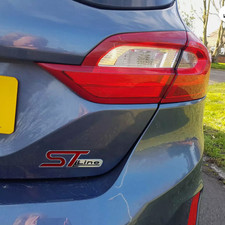 Distintivo auto ST. Line rosso