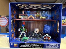Disney Parks 2025 Pixar Toy Story Sid’s Room Figure Set di 8 Cake Topper Nuovo