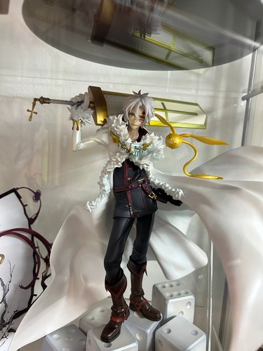 Gray man hallow - hallow, allen
