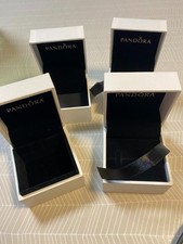 Scatole originali bianche per