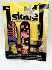 NIP Pair Of Skate Finger