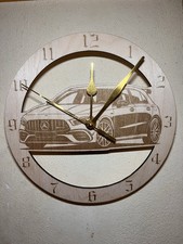 Orologio da parete Mercedes A 45 AMG – Hot hatch sportiva incisa su legno