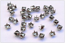 250pz 0,5cm  borchie sfuse a