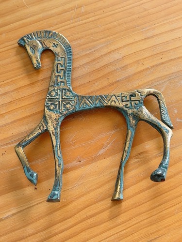 Scultura cavallo trottola