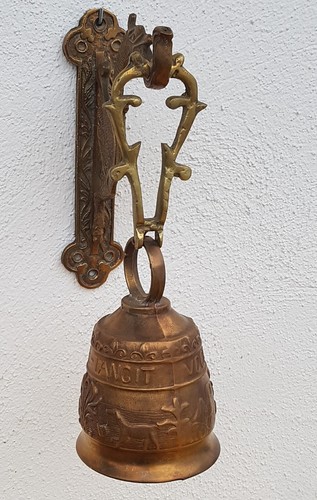 Bellissima vecchia campana per