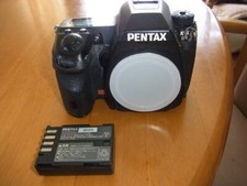 Pentax K-5 IIs 16,3 MP DSLR solo corpo nero con scheda SD 16 GB quasi come nuovo 