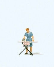 Preiser 28154 Ironing  Ho 1:87