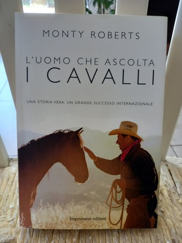 Uomo che ascolta cavalli - ascolta,