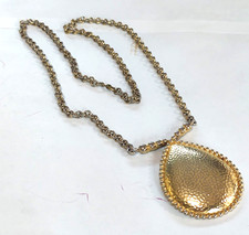 collana girocollo dorata con