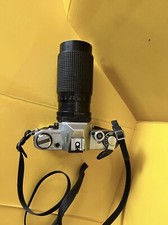 Fotocamera Canon AE-1 con teleobiettivo tokina Vintage