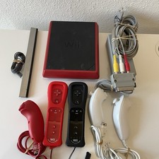Nintendo Wii mini Console Rossa Nera Completa con 2 controller Originali Usata