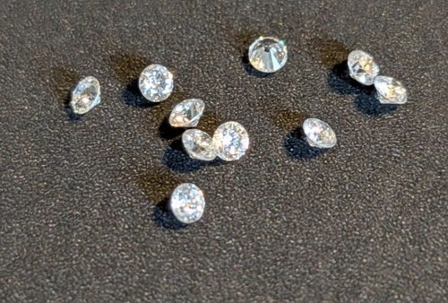Diamants naturels non - naturels, (non