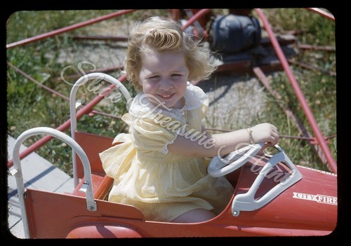 Bionda ragazza pedale - , auto