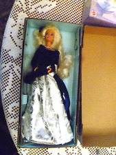 BARBIE WINTER VELVET - SPECIAL EDITION - 1995 - AN AVON EXCLUSIVE - USATA