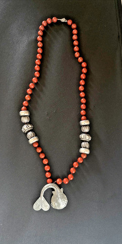 Collana con ciondolo africano