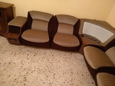 Salottino ad angolo con radio