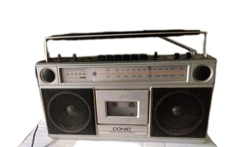 Vintage conic boombox - am/fm,
