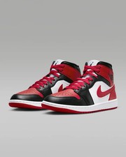 Nike Air Jordan 1 Mid scarpe