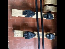 Barre e attacchi portapacchi per auto senza grondaia