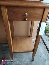 Robusto tavolo in legno