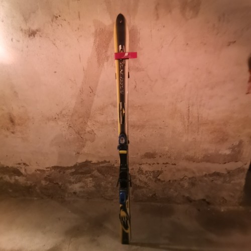 Vecchi sci carving - sci, leggera
