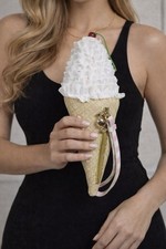 Betsey johnson kitsch kiss - johnson,