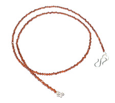 Collana con pietre preziose