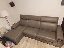 Divano pelle Poltrone Sofa Lomello grigio scuro con penisola e relax elettrico