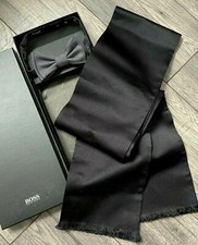 HUGO BOSS Seta Nera Sciarpa E Fiocco Cravatta Set Made IN Italy Retail Bnib