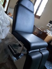 Vendo Lettino Elettrico Nero in Pelle per Tatuaggi  