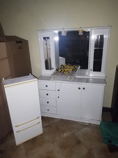 mobiletto bagnocon accessori 